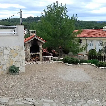 Basina 4622a * Jelsa (Hvar)